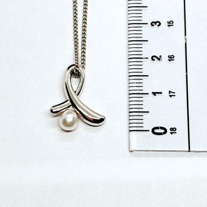 Tasaki Ribbon Pearl Necklace in silver with 40cm chain and 4.8mm pearl showing ribbon design