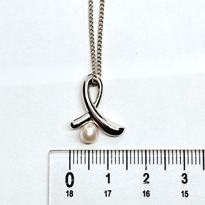 Tasaki Ribbon Pearl Necklace in silver with 40cm chain and 4.8mm pearl showing ribbon design