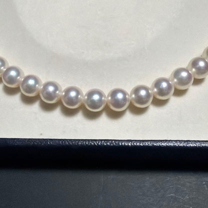 TASAKI Akoya Pearl Necklace with 8.0mm white pearls and silver clasp, 43 cm length, showing strong luster and aurora color