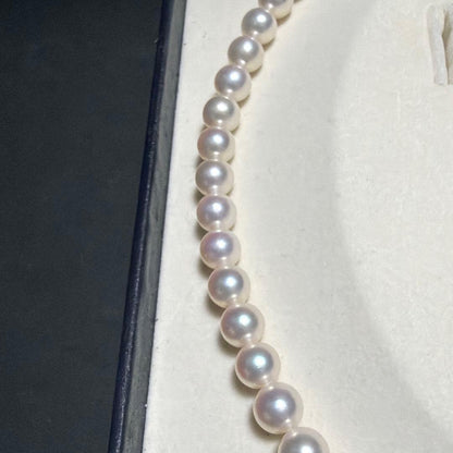 TASAKI Akoya Pearl Necklace with 8.0mm white pearls and silver clasp, 43 cm length, showing strong luster and aurora color