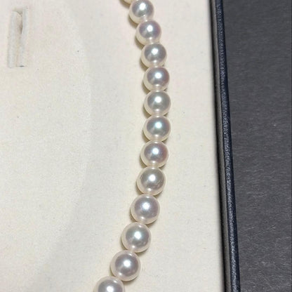 TASAKI Akoya Pearl Necklace with 8.0mm white pearls and silver clasp, 43 cm length, showing strong luster and aurora color