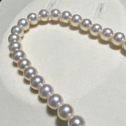 TASAKI Akoya Pearl Necklace with 8.0mm white pearls and silver clasp, 43 cm length, showing strong luster and aurora color