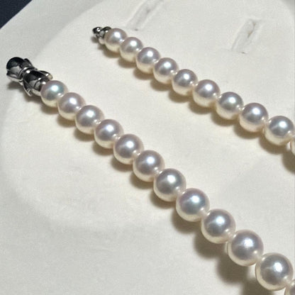 TASAKI Akoya Pearl Necklace with 8.0mm white pearls and silver clasp, 43 cm length, showing strong luster and aurora color