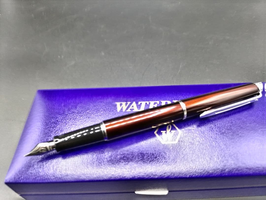 Waterman Metropolitan series metallic fountain pen with dedicated protective case