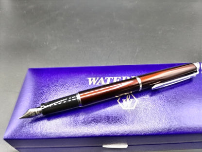 Waterman Metropolitan series metallic fountain pen with dedicated protective case