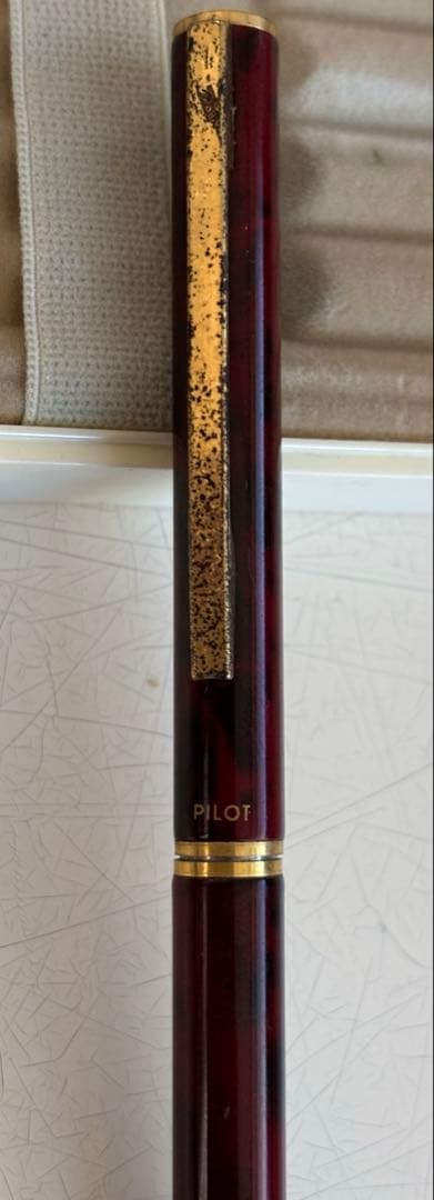 Set of 4 vintage PILOT Laureate ballpoint pens in pink, Bordeaux, and Bordeaux marble colors with visible aging
