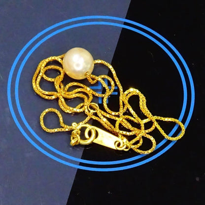 18K gold Akoya pearl pendant necklace with genuine pearl on a delicate gold chain