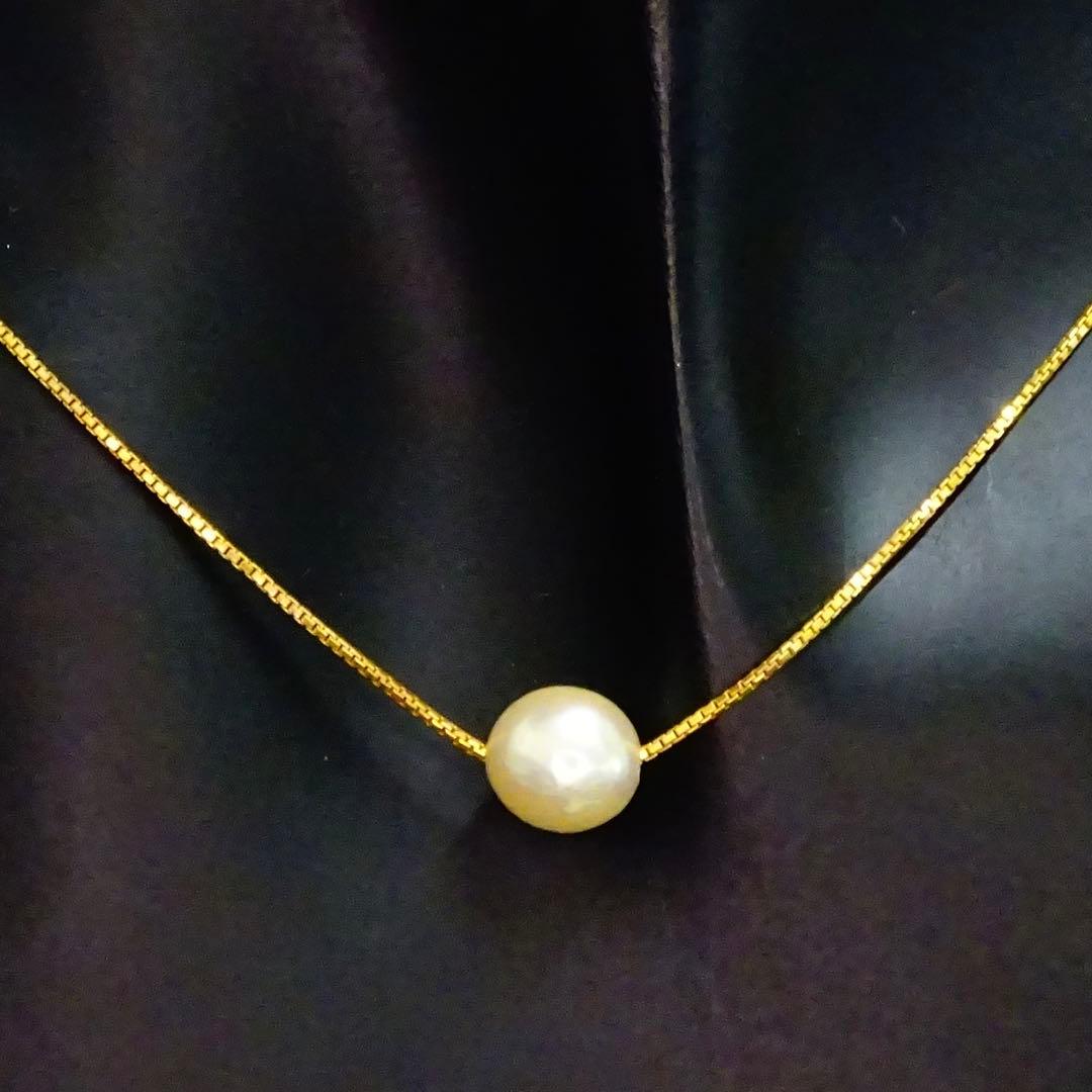 18K gold Akoya pearl pendant necklace with genuine pearl on a delicate gold chain