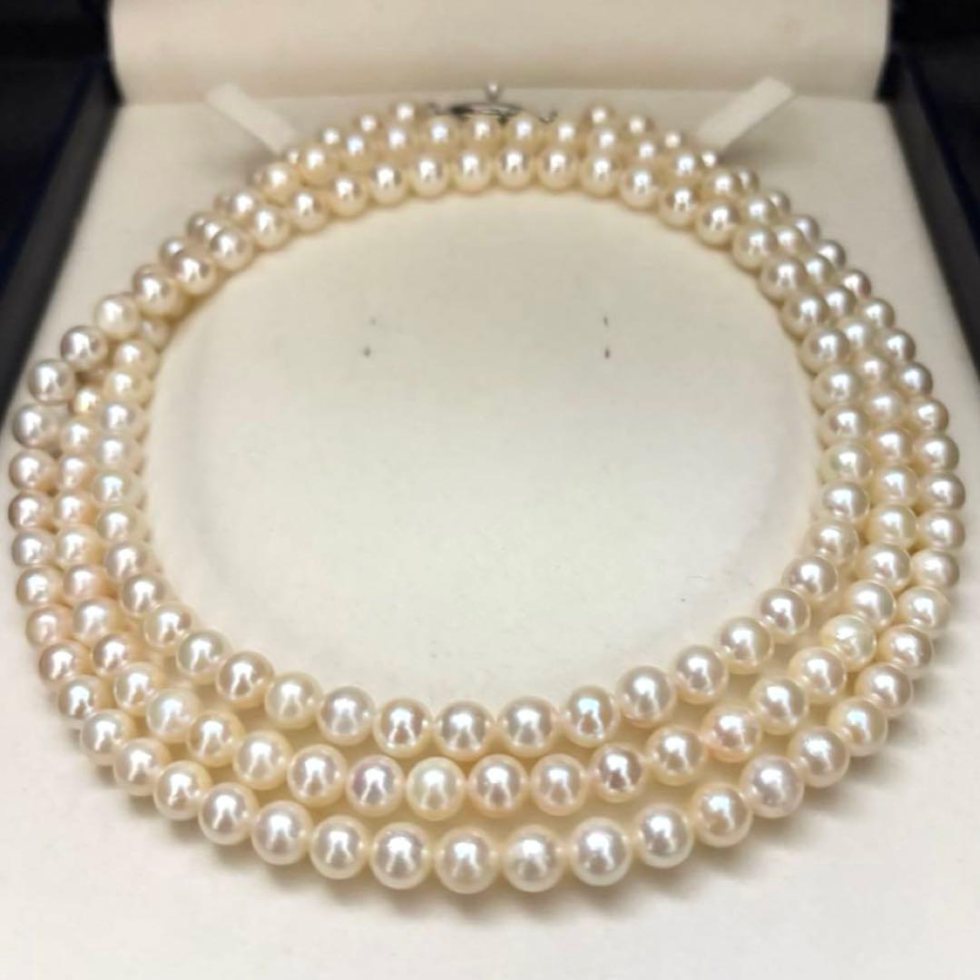 Long Akoya pearl necklace, 108cm length, 7mm pearls, 2-strand design, white pearls on a jewelry display