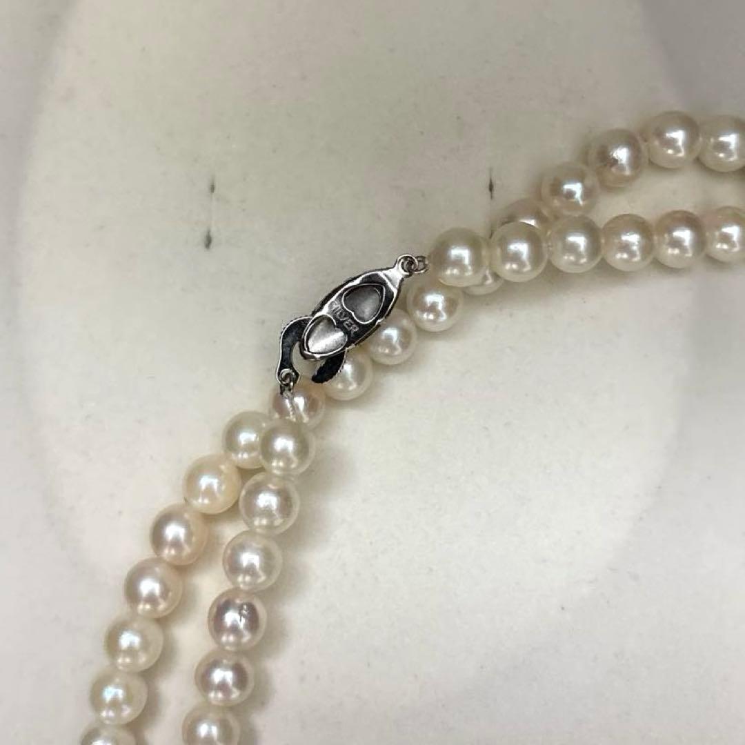 Long Akoya pearl necklace, 108cm length, 7mm pearls, 2-strand design, white pearls on a jewelry display