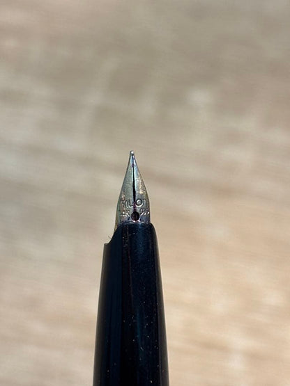 Pilot Short Fountain Pen in black and gold with 14k nib, elegant design and compact size
