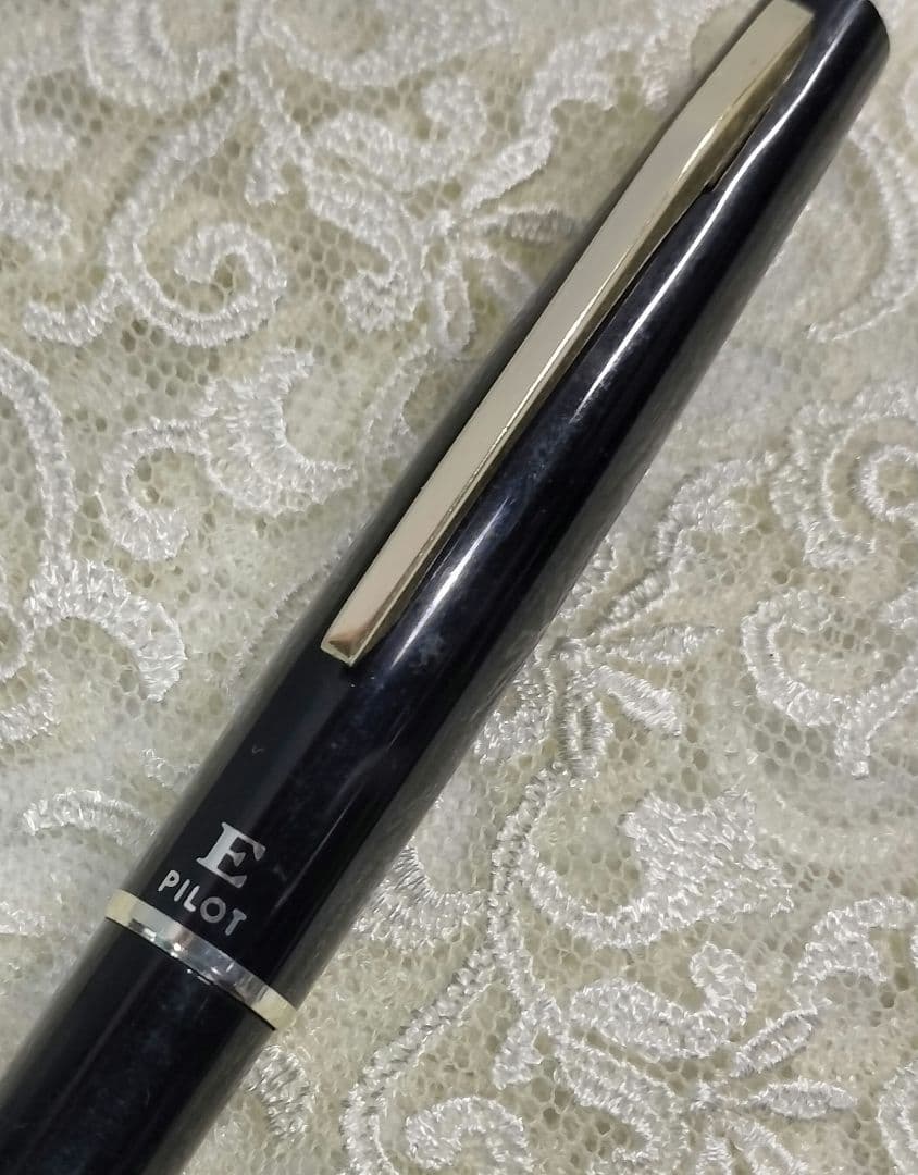 Pilot E fountain pen with 14K nib showing replaced ink and used condition