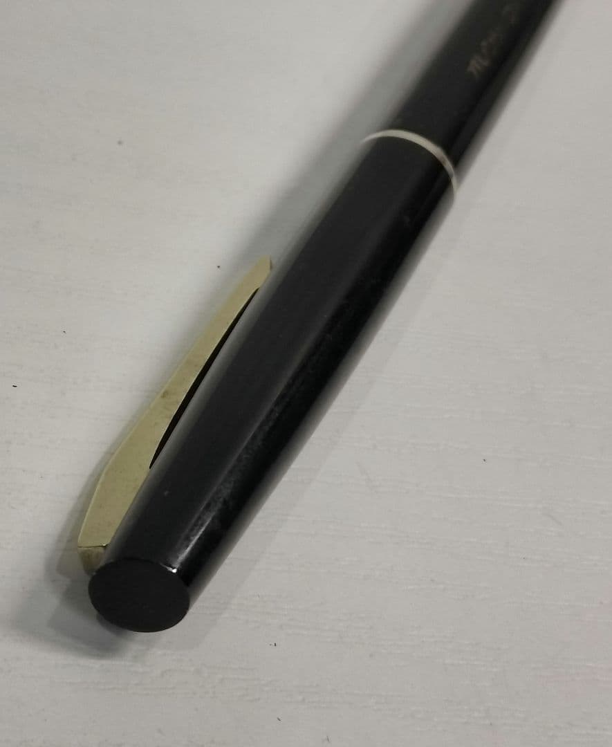 Pilot E fountain pen with 14K nib showing replaced ink and used condition