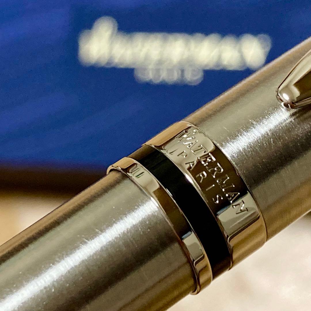 Waterman Expert Essential Metallic CT fountain pen with metallic finish and gold trim, shown uncapped on white background