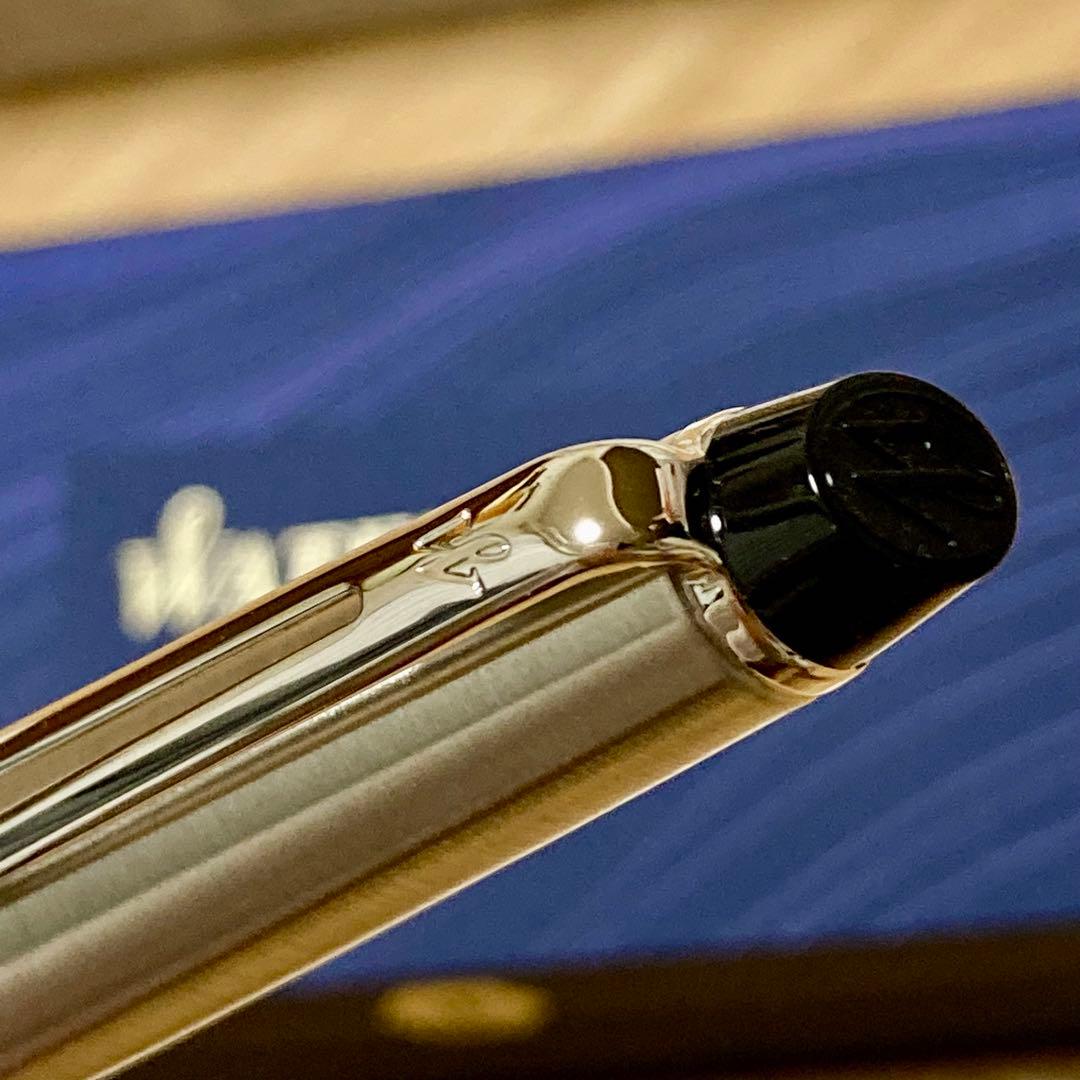 Waterman Expert Essential Metallic CT fountain pen with metallic finish and gold trim, shown uncapped on white background