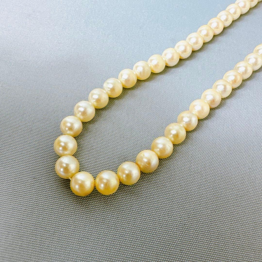 Honestone Akoya pearl necklace with 7mm white beads and silver parts on a white background