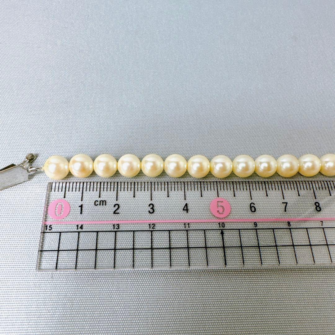 Honestone Akoya pearl necklace with 7mm white beads and silver parts on a white background