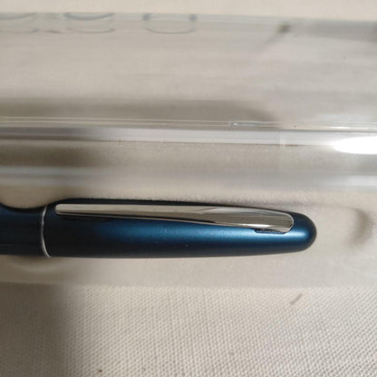 Green 8321 PILOT COCOON Fountain Pen in blue with instruction manual and transparent case