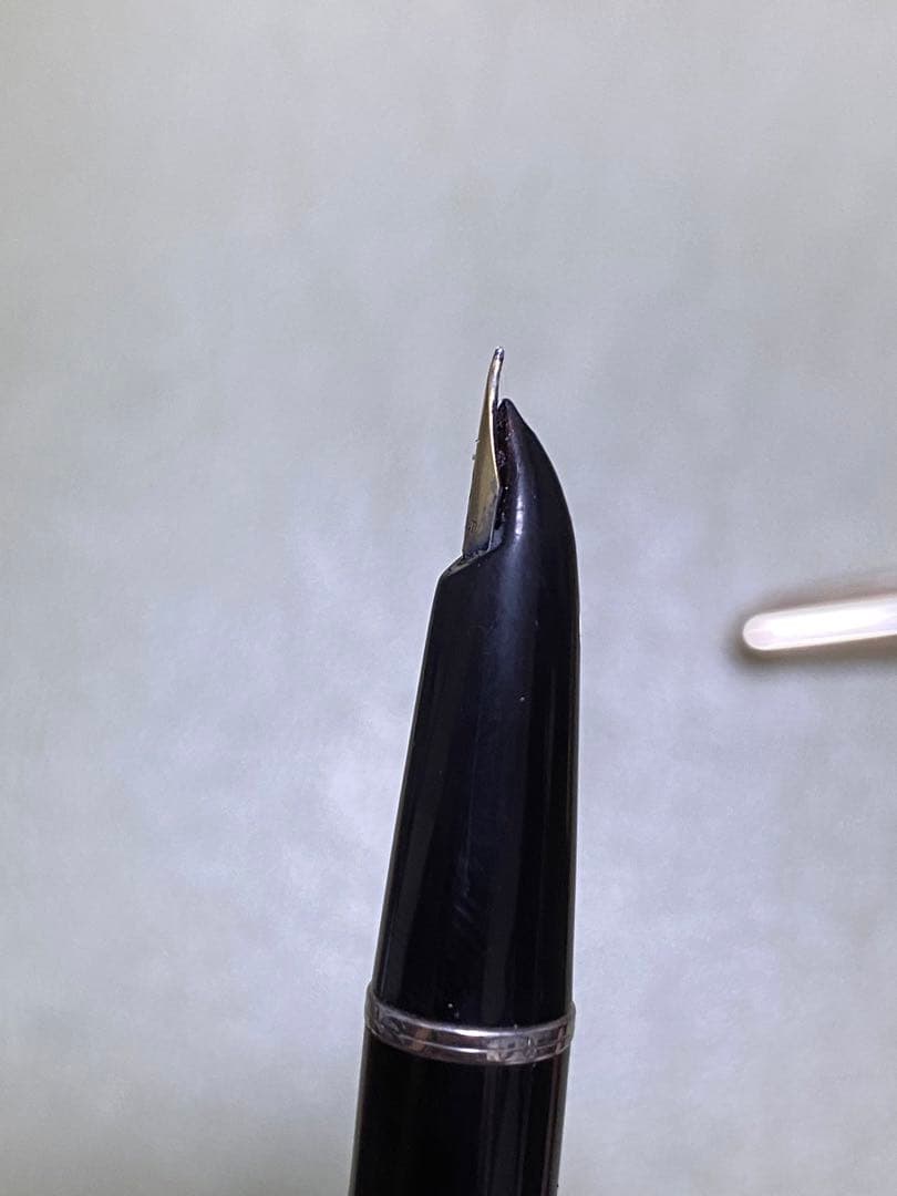 Pilot 14k Fountain Pen in gold finish showcasing nib and cap for premium writing