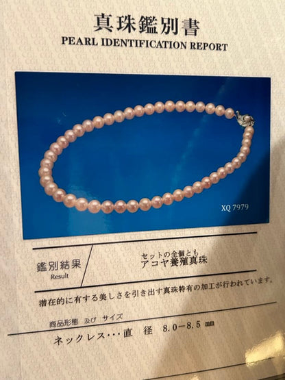 Akoya Pearl measuring 8.0×8.5 mm with its certificate displayed