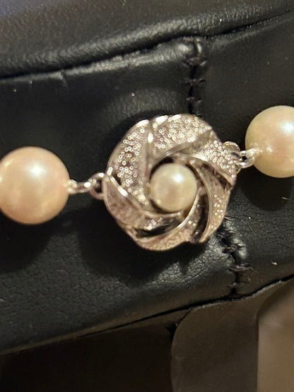 Akoya Pearl measuring 8.0×8.5 mm with its certificate displayed