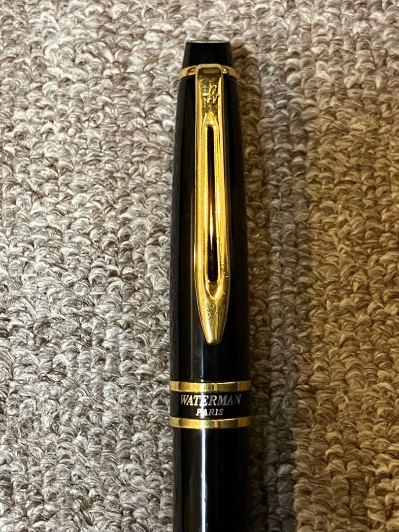 Waterman Expert black fountain pen with fine nib made of plastic and metal, includes ink cartridge
