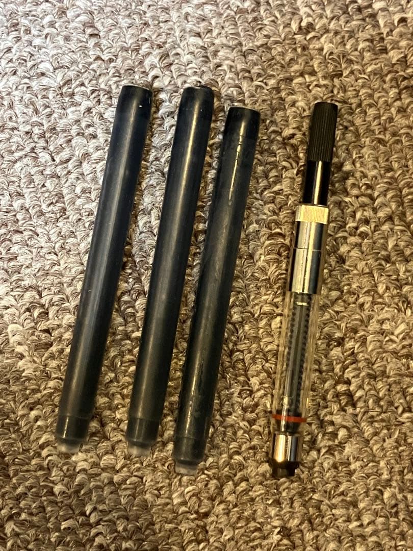 Waterman Expert black fountain pen with fine nib made of plastic and metal, includes ink cartridge
