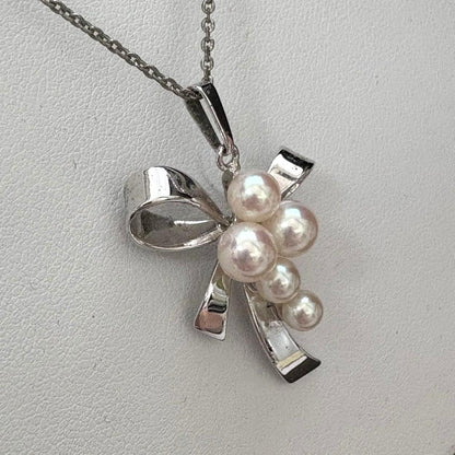 Mikimoto silver necklace featuring a ribbon design with 5 Akoya pearls ranging from 4.0mm to 5.6mm