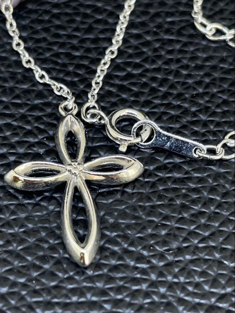 Tasaki Pearl Y-shape Cross Necklace in silver and white with a 41 cm chain on a white background
