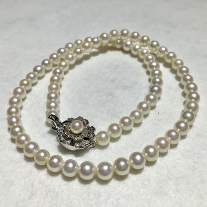 Akoya pearl necklace with small 5.5-6.0mm pearls measuring 41 cm in length