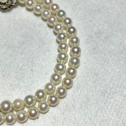 Akoya pearl necklace with small 5.5-6.0mm pearls measuring 41 cm in length