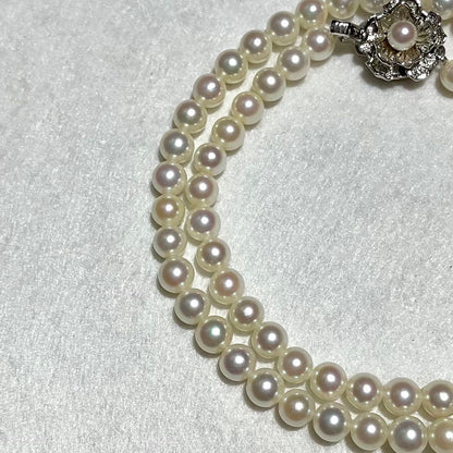 Akoya pearl necklace with small 5.5-6.0mm pearls measuring 41 cm in length