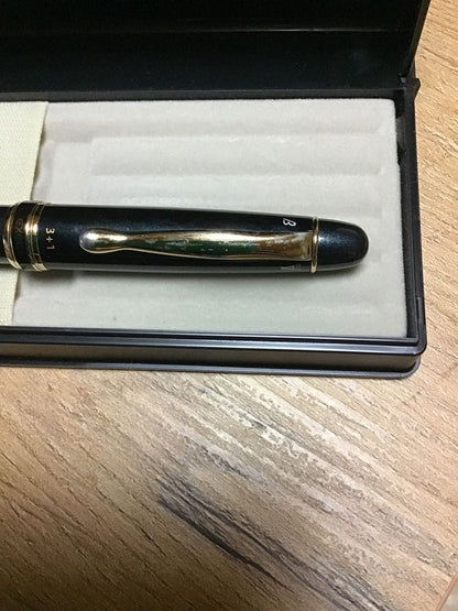 Pilot 3+1 exect multi-function pen in lacquered green marble with black, red, blue ballpoints and mechanical pencil