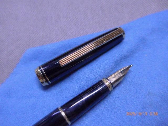 Pilot Deluxe fountain pen with 14K gold nib, black metal body, and gold-plated clip and ring