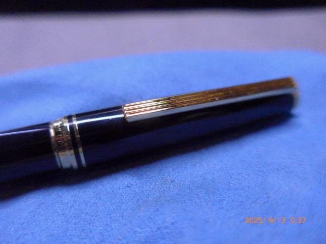 Pilot Deluxe fountain pen with 14K gold nib, black metal body, and gold-plated clip and ring