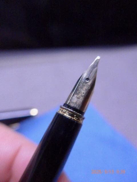 Pilot Deluxe fountain pen with 14K gold nib, black metal body, and gold-plated clip and ring
