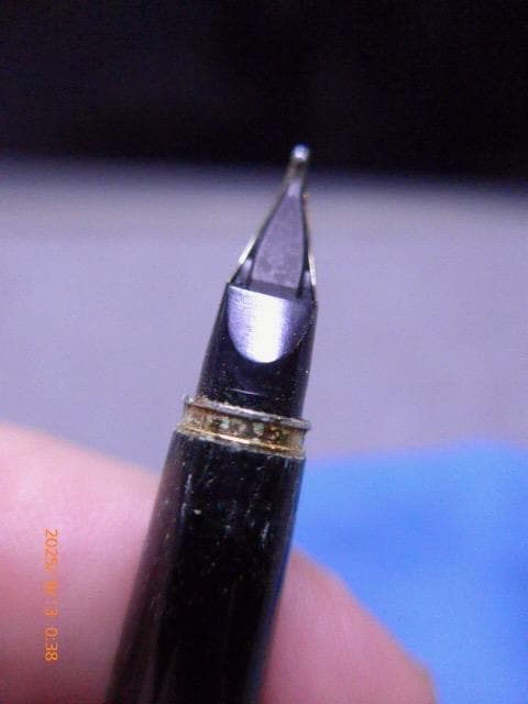 Pilot Deluxe fountain pen with 14K gold nib, black metal body, and gold-plated clip and ring