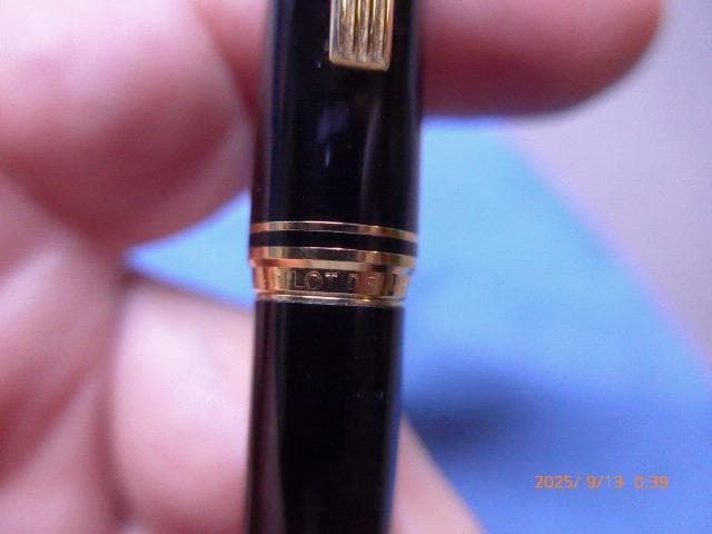 Pilot Deluxe fountain pen with 14K gold nib, black metal body, and gold-plated clip and ring