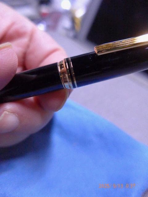 Pilot Deluxe fountain pen with 14K gold nib, black metal body, and gold-plated clip and ring