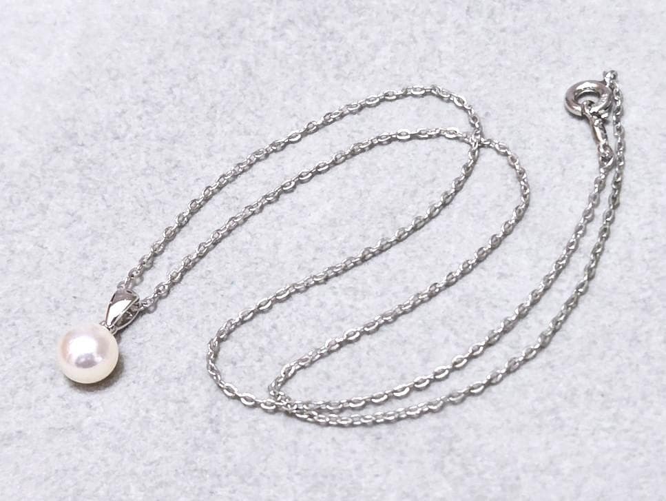Mikimoto Akoya Pearl Necklace 43623 featuring silver chain and luminous Akoya pearl pendant about 40 cm long