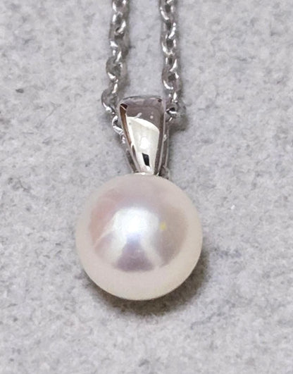 Mikimoto Akoya Pearl Necklace 43623 featuring silver chain and luminous Akoya pearl pendant about 40 cm long