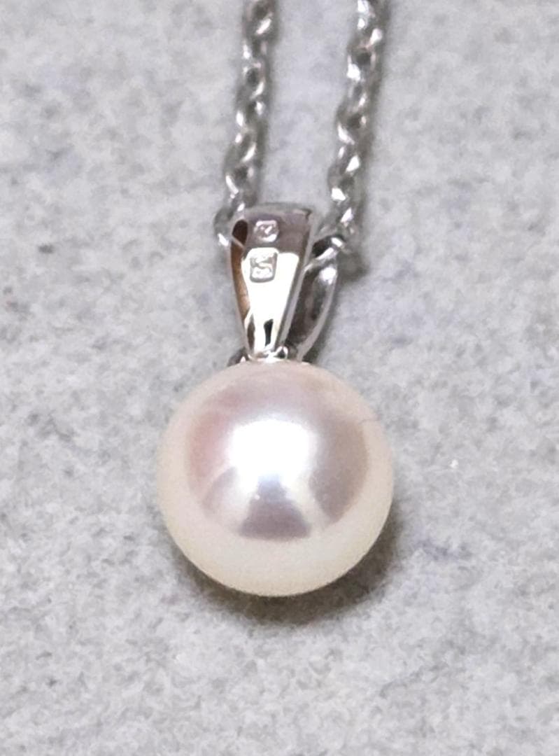 Mikimoto Akoya Pearl Necklace 43623 featuring silver chain and luminous Akoya pearl pendant about 40 cm long