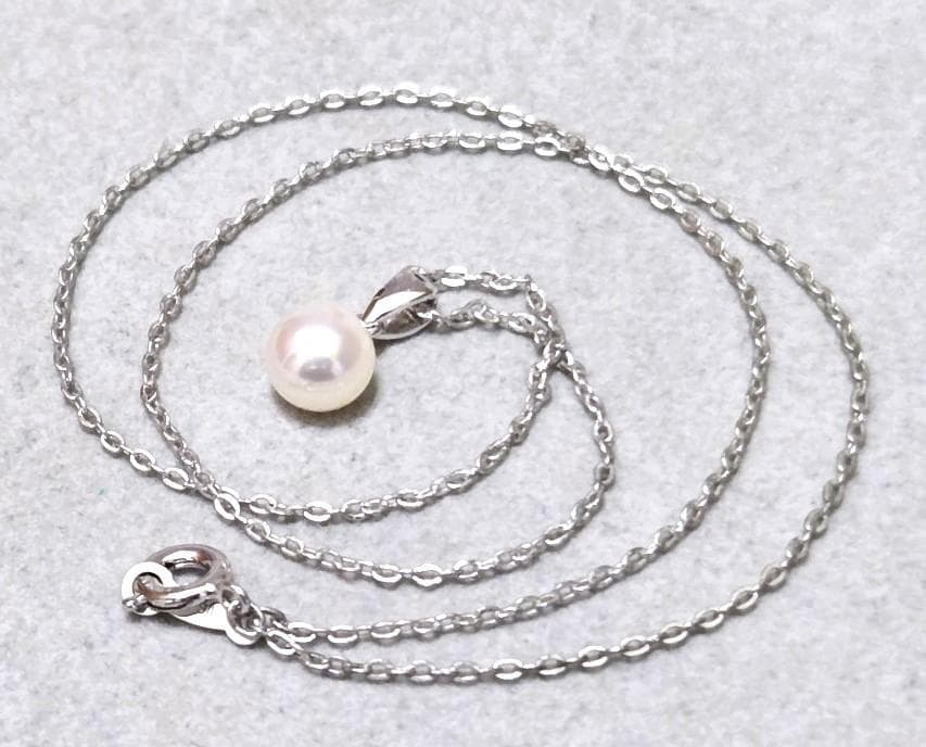 Mikimoto Akoya Pearl Necklace 43623 featuring silver chain and luminous Akoya pearl pendant about 40 cm long