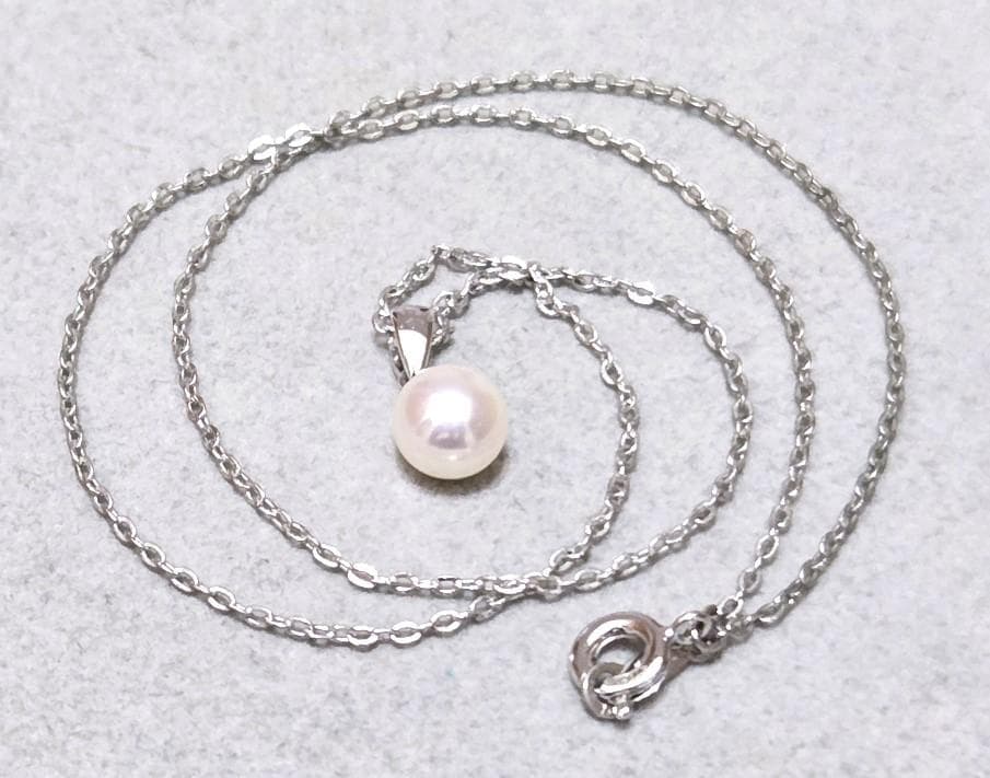 Mikimoto Akoya Pearl Necklace 43623 featuring silver chain and luminous Akoya pearl pendant about 40 cm long