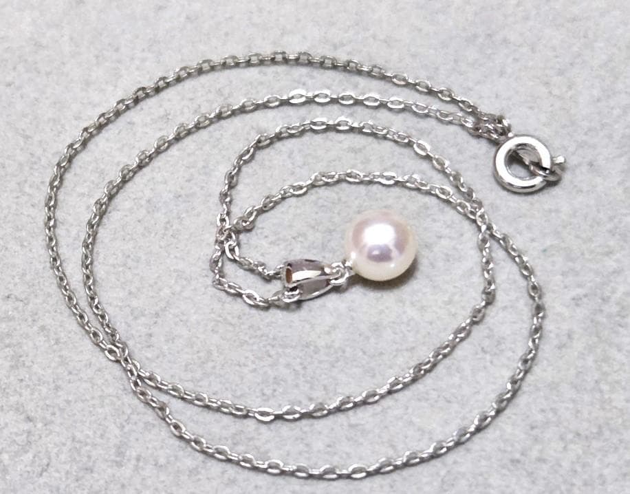 Mikimoto Akoya Pearl Necklace 43623 featuring silver chain and luminous Akoya pearl pendant about 40 cm long