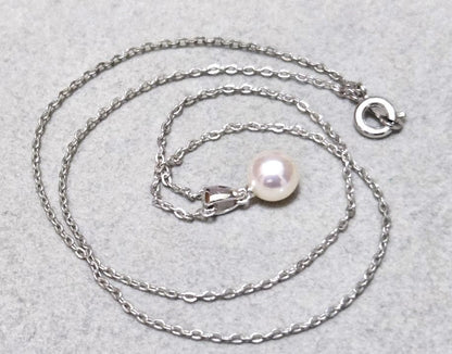 Mikimoto Akoya Pearl Necklace 43623 featuring silver chain and luminous Akoya pearl pendant about 40 cm long
