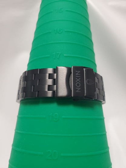 NIXON C39 SS Quartz Men's Watch — Japanese