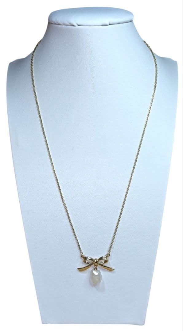 Mikimoto ribbon motif necklace featuring gold and pearl with 37 cm length, crafted in 14K gold