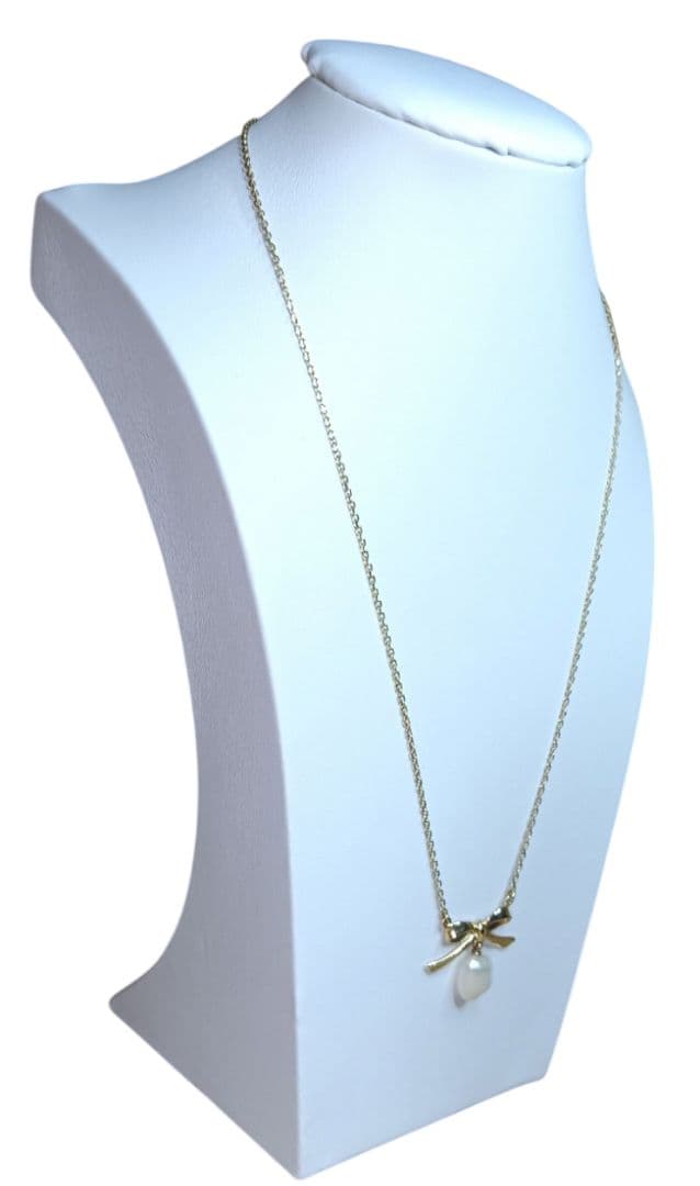 Mikimoto ribbon motif necklace featuring gold and pearl with 37 cm length, crafted in 14K gold