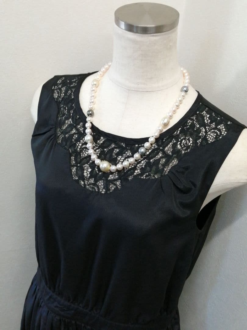 Law necklace featuring 9.5-9 mm South Sea white and Tahitian black baroque pearls on a 54 cm strand